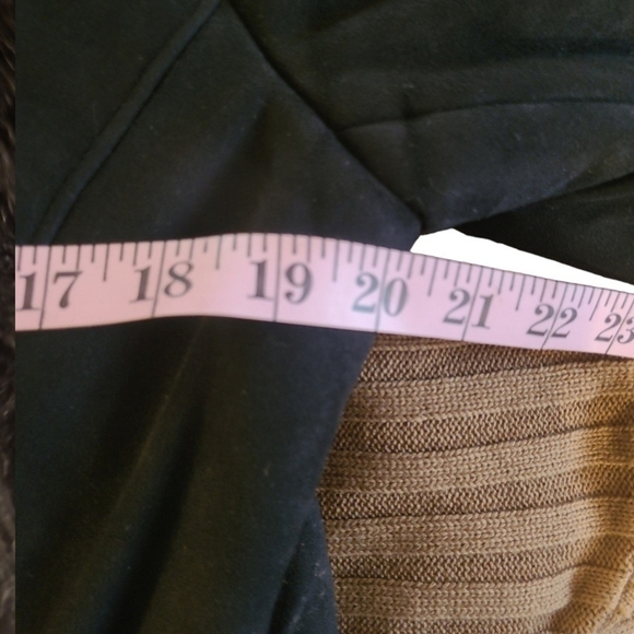 Elegant Black Coat with Faux Fur Scarf and Trim designer Ellen Tracy size small - Picture 9 of 11